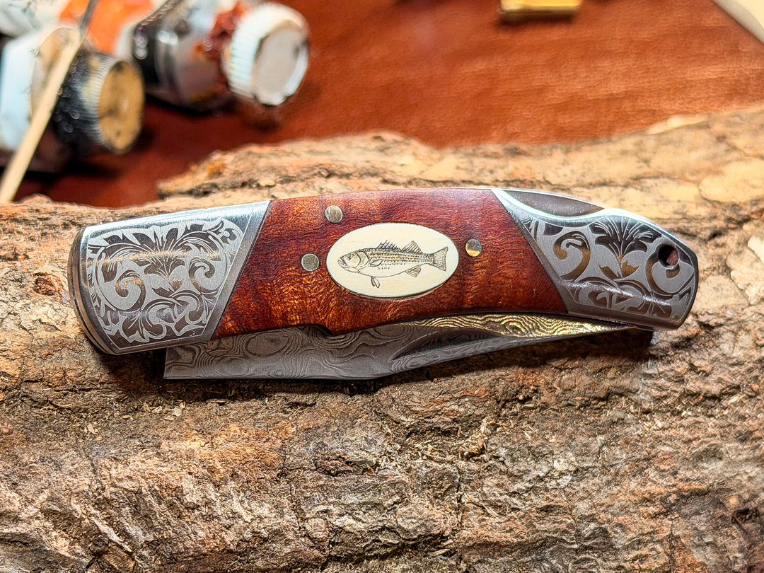 Craftmasters Scrimshaw Pocket Knife - Striped Bass